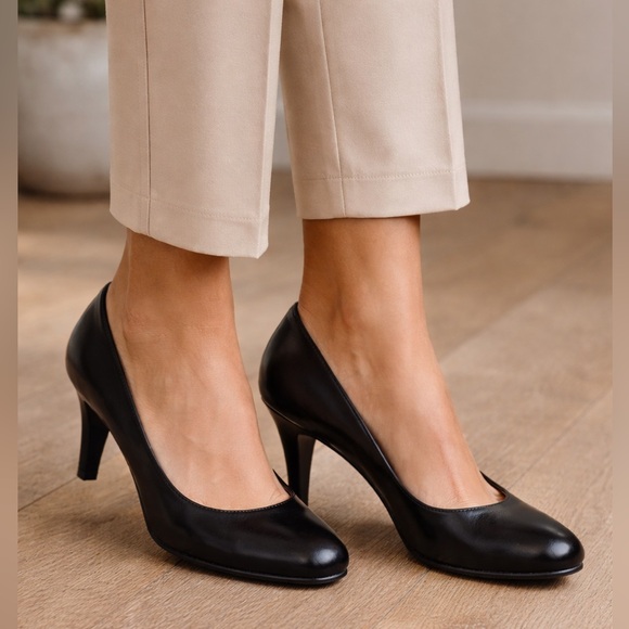 Bally Shoes - Bally | Sirena | 8.5 | Black Leather Classic Round Toe Pumps Heels